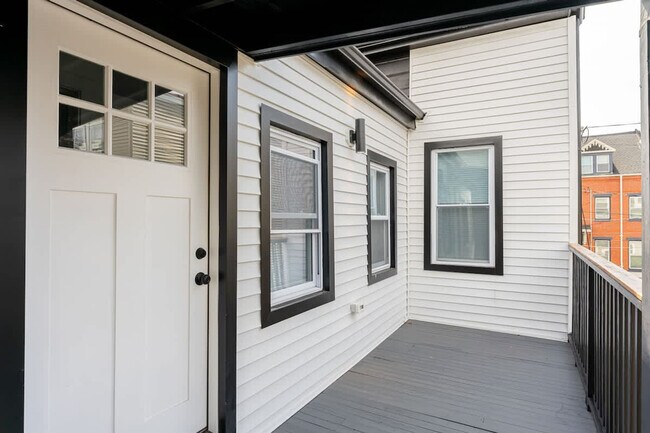 Building Photo - 42 White St Pl