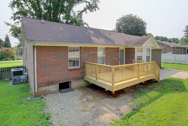 Building Photo - Updated 3bed 2 bath in St B with SEPARATE WORKSHOP around back.