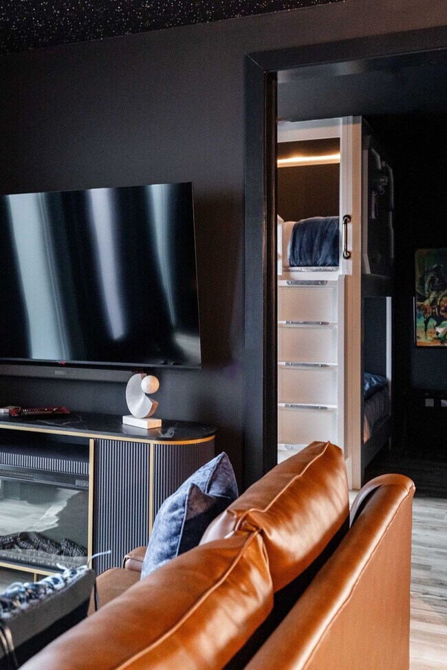 Building Photo - 245 Hermitage Ave