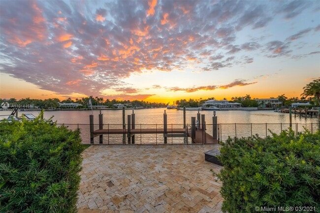 Building Photo - 2700 N Bay Rd