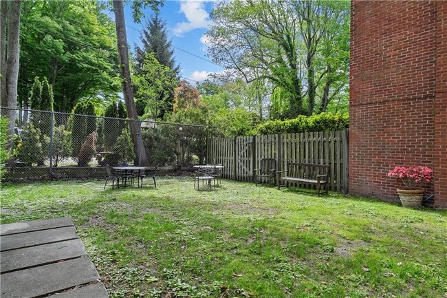Building Photo - 434 Bellevue Ave