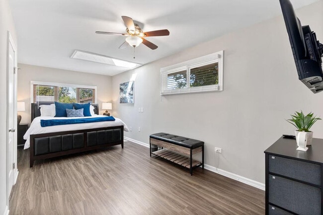 Building Photo - 6815 W 87th St