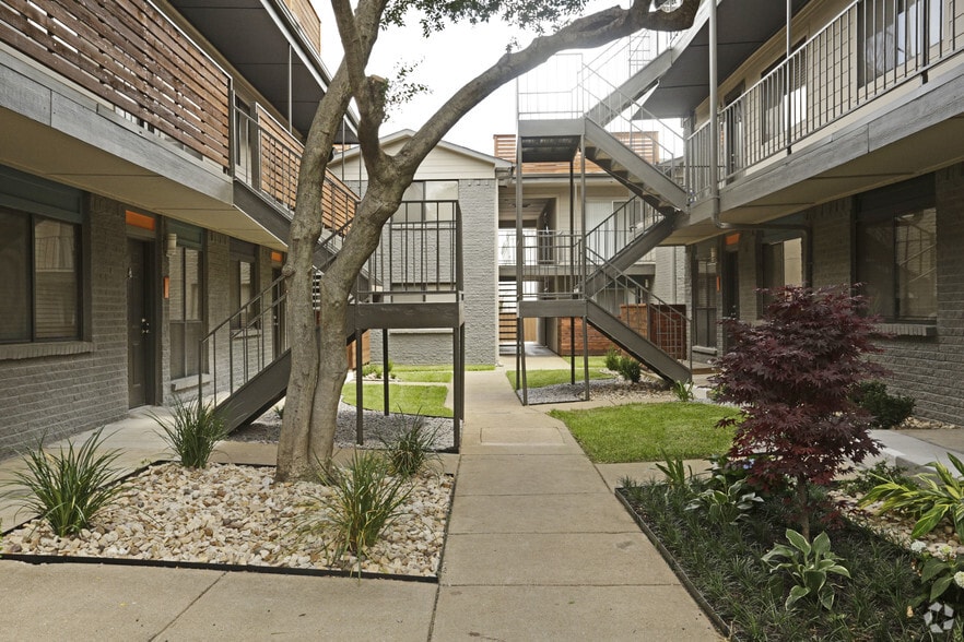 Building Photo - Everton at Bellmar