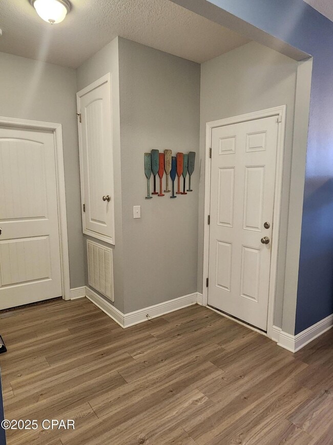 Building Photo - 104 Moonraker Cir