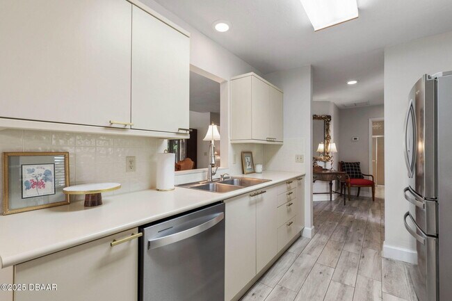 Building Photo - 4 Jasmine Run