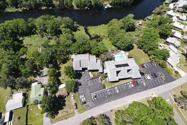 Building Photo - 20800 River Dr