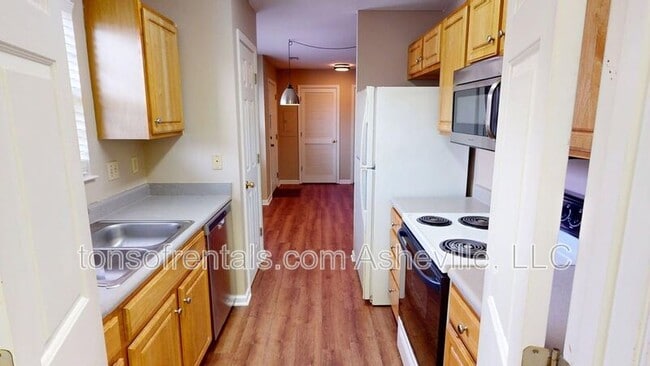 Building Photo - 604 Carlyle Way