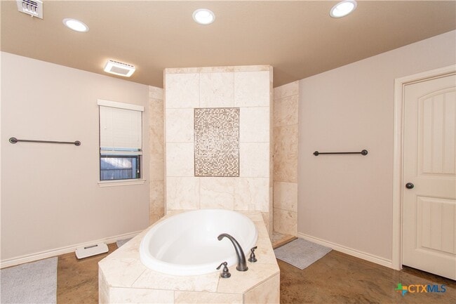 Building Photo - 1020 Woodland Bend Cir