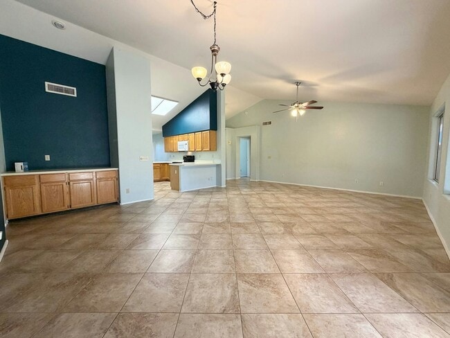 Building Photo - 4207 E Juanita Ave