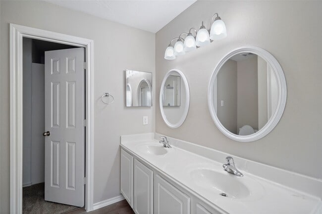 Building Photo - 12430 Cane River Ln