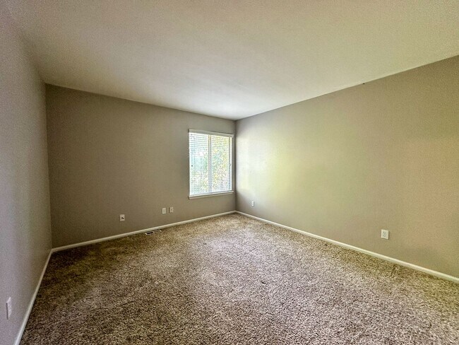 Building Photo - A perfect Highlands Ranch 4-bedroom home