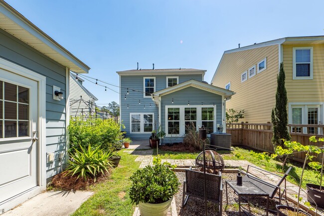 Building Photo - 3 Bedroom 2.5 Bath Single Family Home in W...