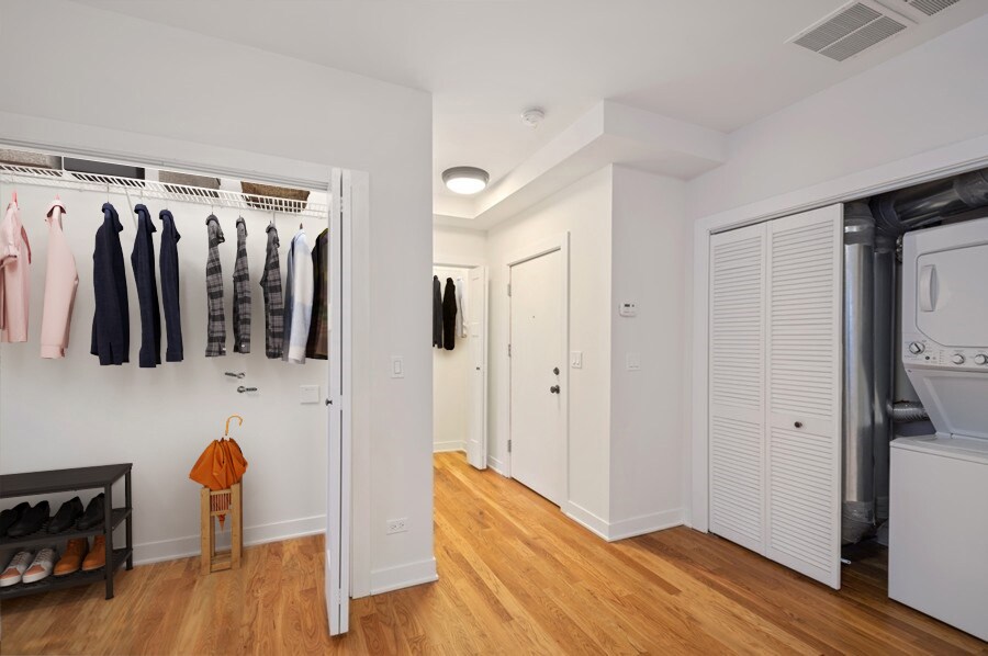 Building Photo - 2203 W Eastwood Ave