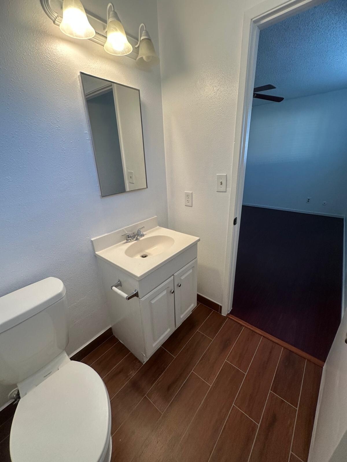 Building Photo - 1817 W La Sierra Dr