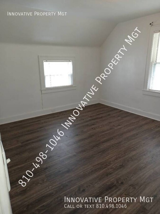 Building Photo - Beautifully updated 2 bedroom, 1 bath - $1...