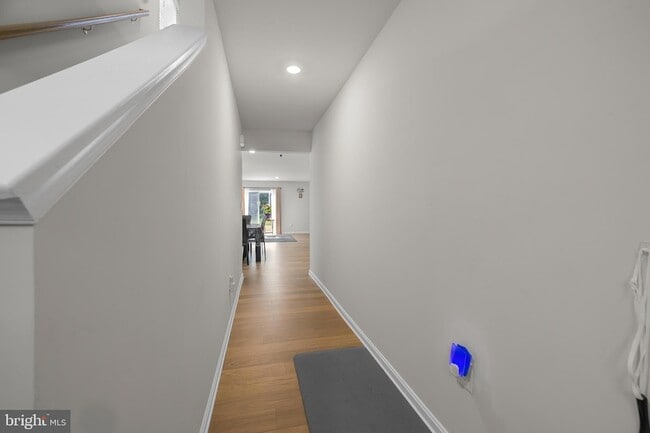 Building Photo - 459 Currant Cir