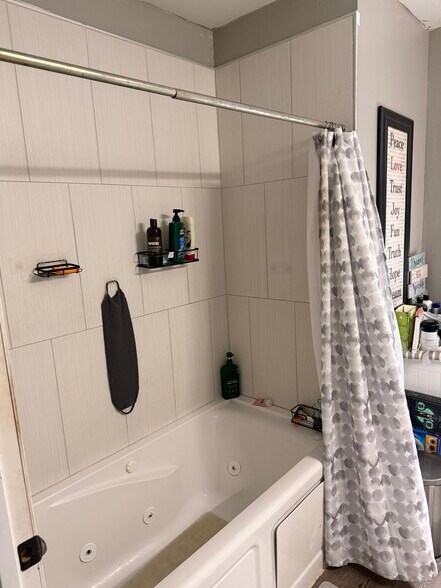 Building Photo - 359 Colvin Ave