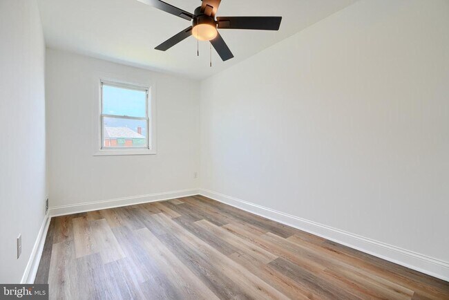 Building Photo - 2204 Redthorn Rd