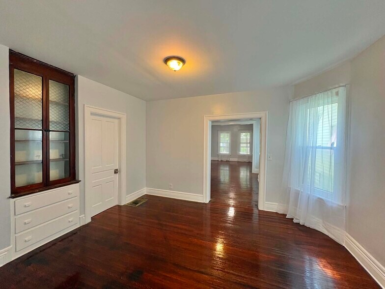 Building Photo - 414 Hoyt St