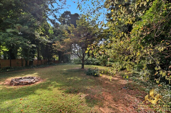 Building Photo - 1439 Westridge Rd SW