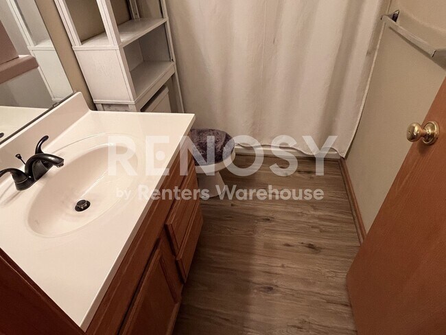 Building Photo - Available August 8 - 2 Bed/1.5 Bath Townhome in Prior Lake