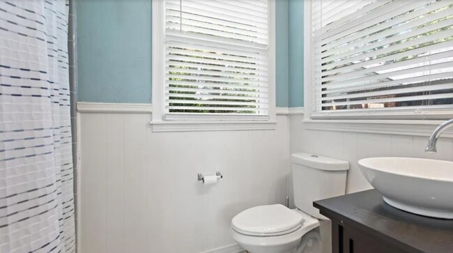 Building Photo - 1413 Augusta Ave