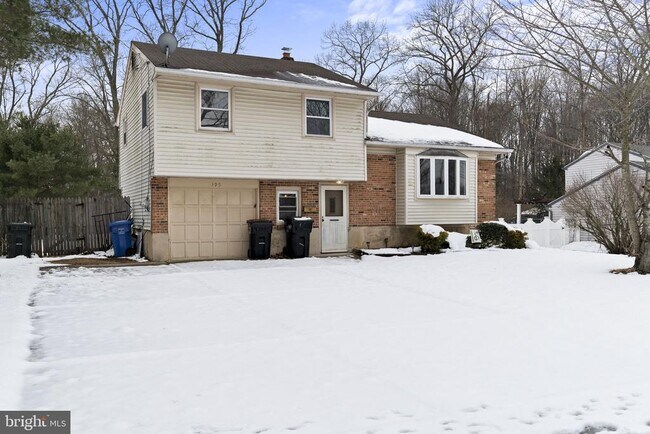 Building Photo - 395 Montgomery Dr