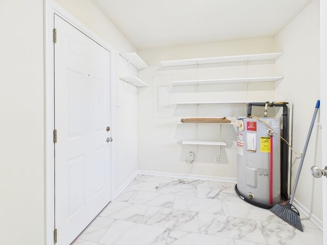 Building Photo - 818 Winnetka Ave