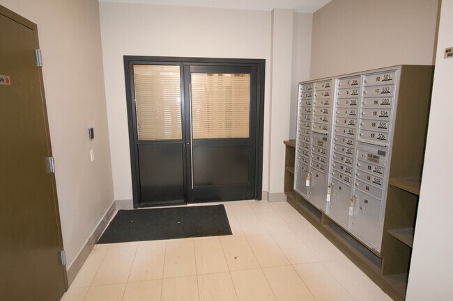 Building Photo - 1426 Callowhill St