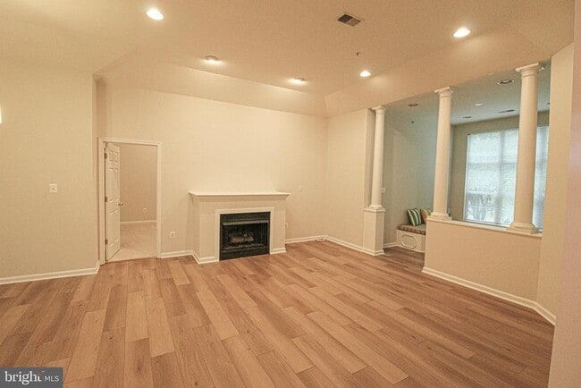 Building Photo - 10808 Warfield Pl