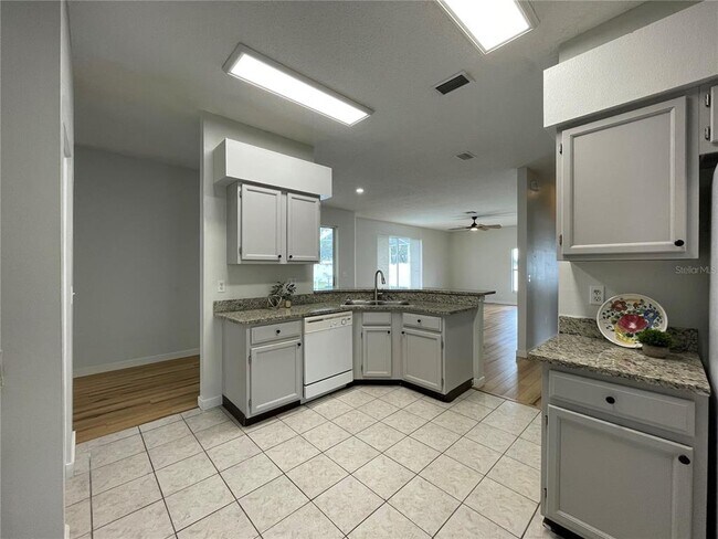 Building Photo - 1333 Flaxwood Ave