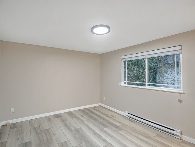 Building Photo - Coming soon! Remodeled 3-bdr/2-bath Overlook ranch w/ fireplace, excellent location