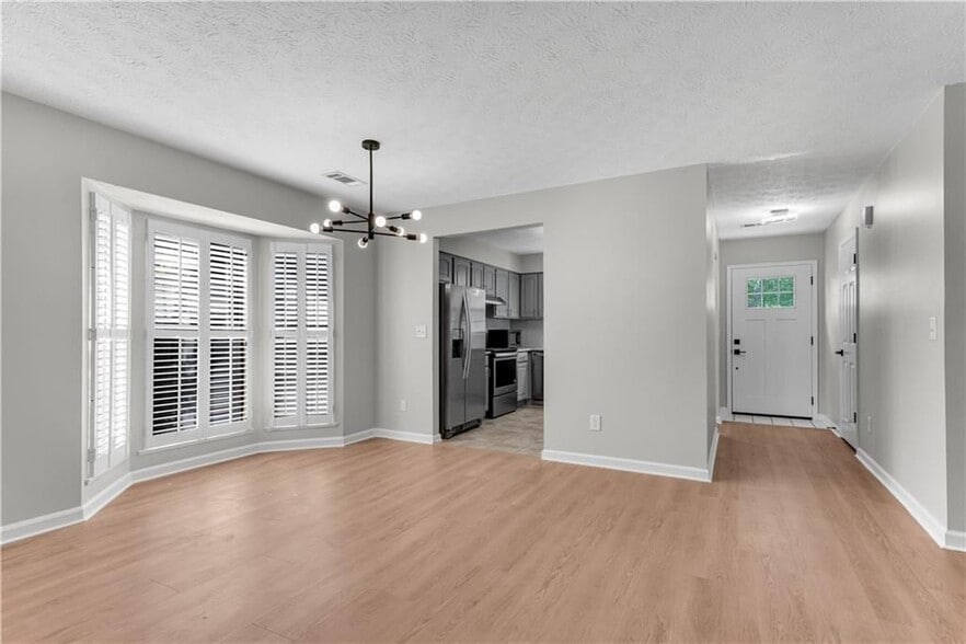 Building Photo - 5097 Village Green Way