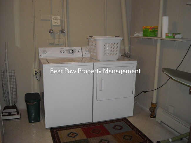 Building Photo - "Spacious 4-Bedroom Townhouse Retreat with 4 Full Baths in Scenic Evergreen!"