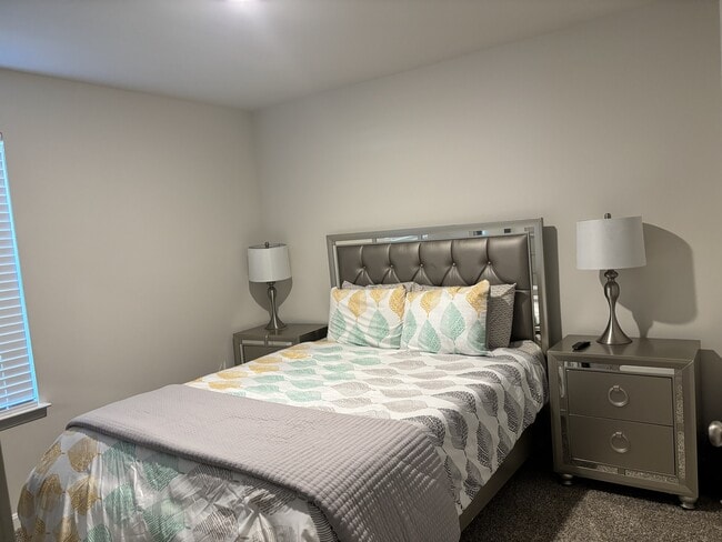 Building Photo - 359 Forest Edge Ave