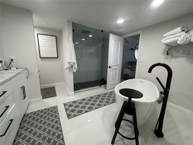 Building Photo - 11113 Biscayne Blvd