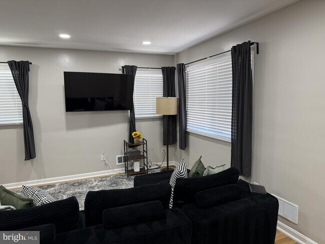 Building Photo - 8315 Navahoe Dr