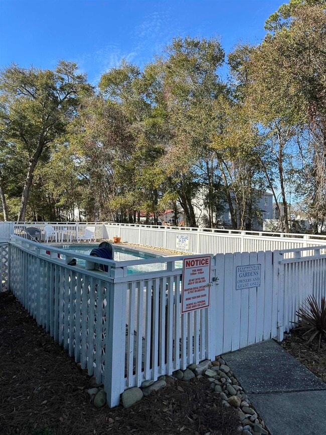 Building Photo - 420 Pine Ave