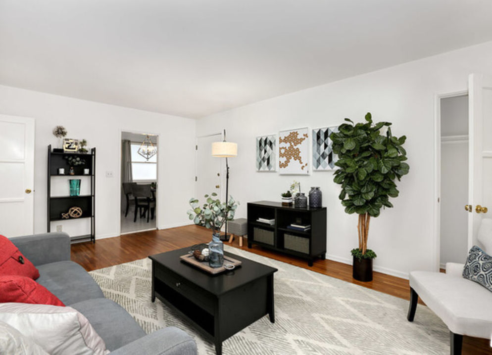 Building Photo - 2427 Centinela Ave