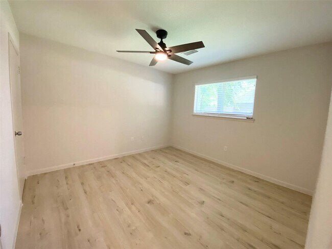 Building Photo - 26411 Maplewood Dr