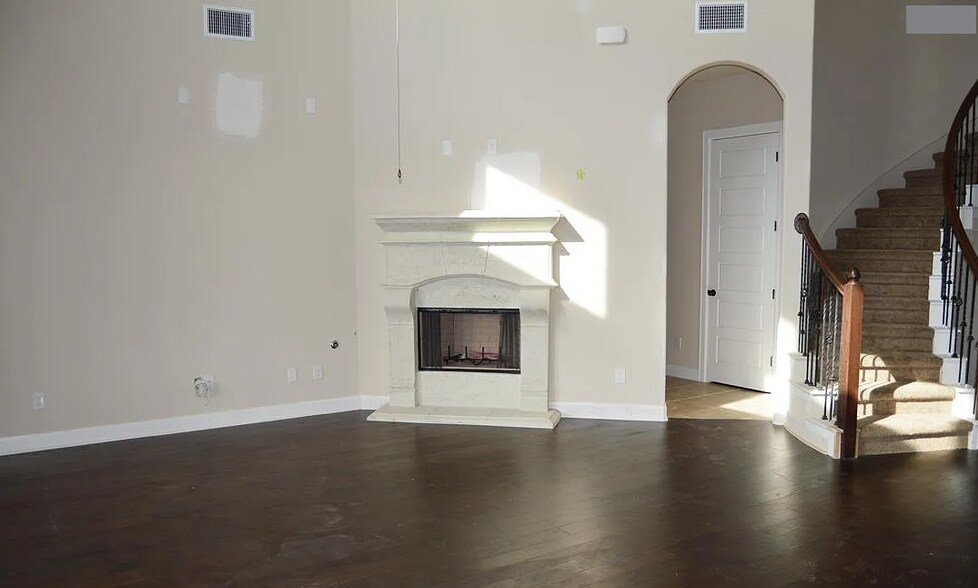 Garage entry way - 3811 Ashbury Rd