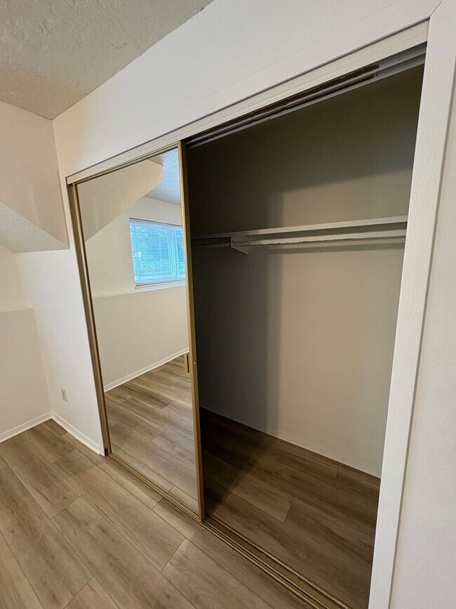 Building Photo - Updated **2 Bedroom | 1.5 Bath | 1-Car Garage Townhome**