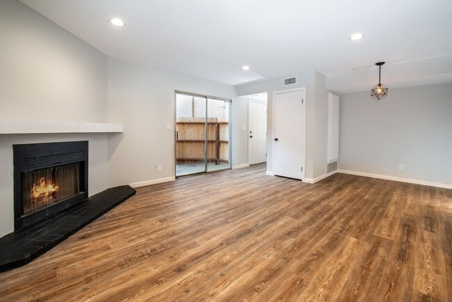 Building Photo - Fully Remodeled Townhouse in Gated Gardena...