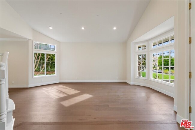 Building Photo - 18500 St Moritz Dr