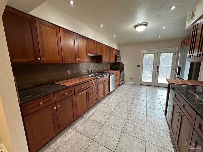Building Photo - 4749 Huron Dr