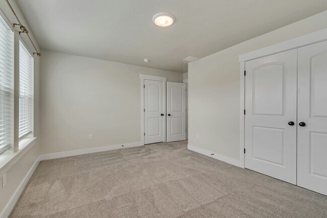 Building Photo - 1316 W Quailhill Rd