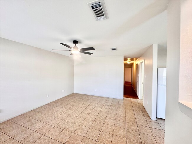 Building Photo - 301 Enid St