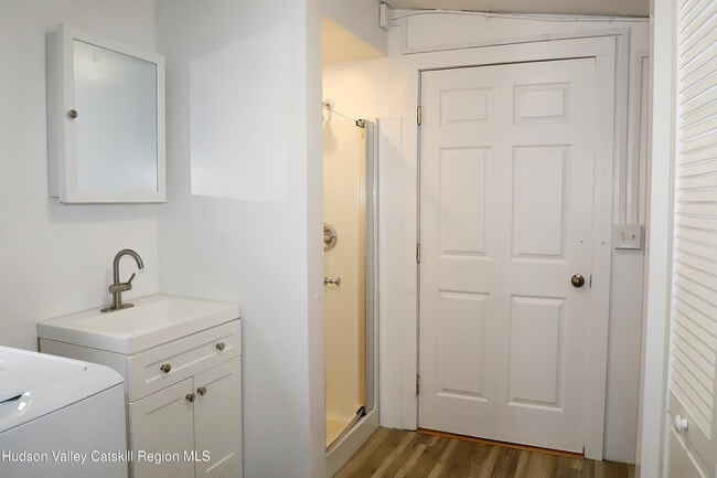 Building Photo - 7217 Albany Post Rd