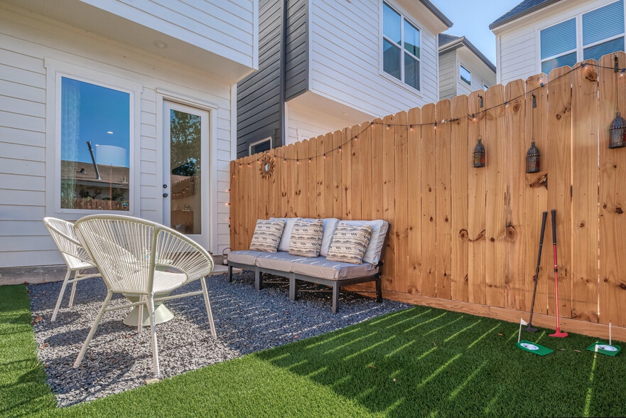 Patio - 2105 Sam Wilson St
