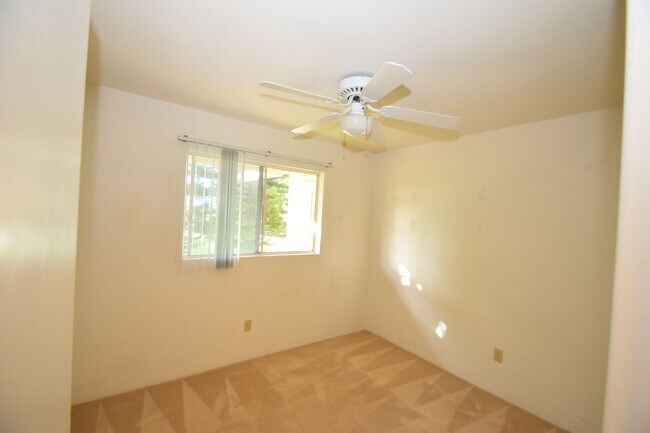 Building Photo - PARKGLEN AT WAIKELE – Clean and well-maint...